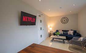 Family Apartment Sleeps 6 In Botanic Queens Area